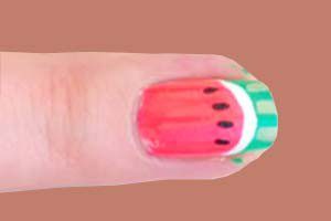 Jasnozielony lakier do paznokci