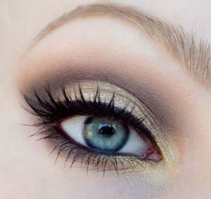 makijaż dzienny ze złotym akcentem